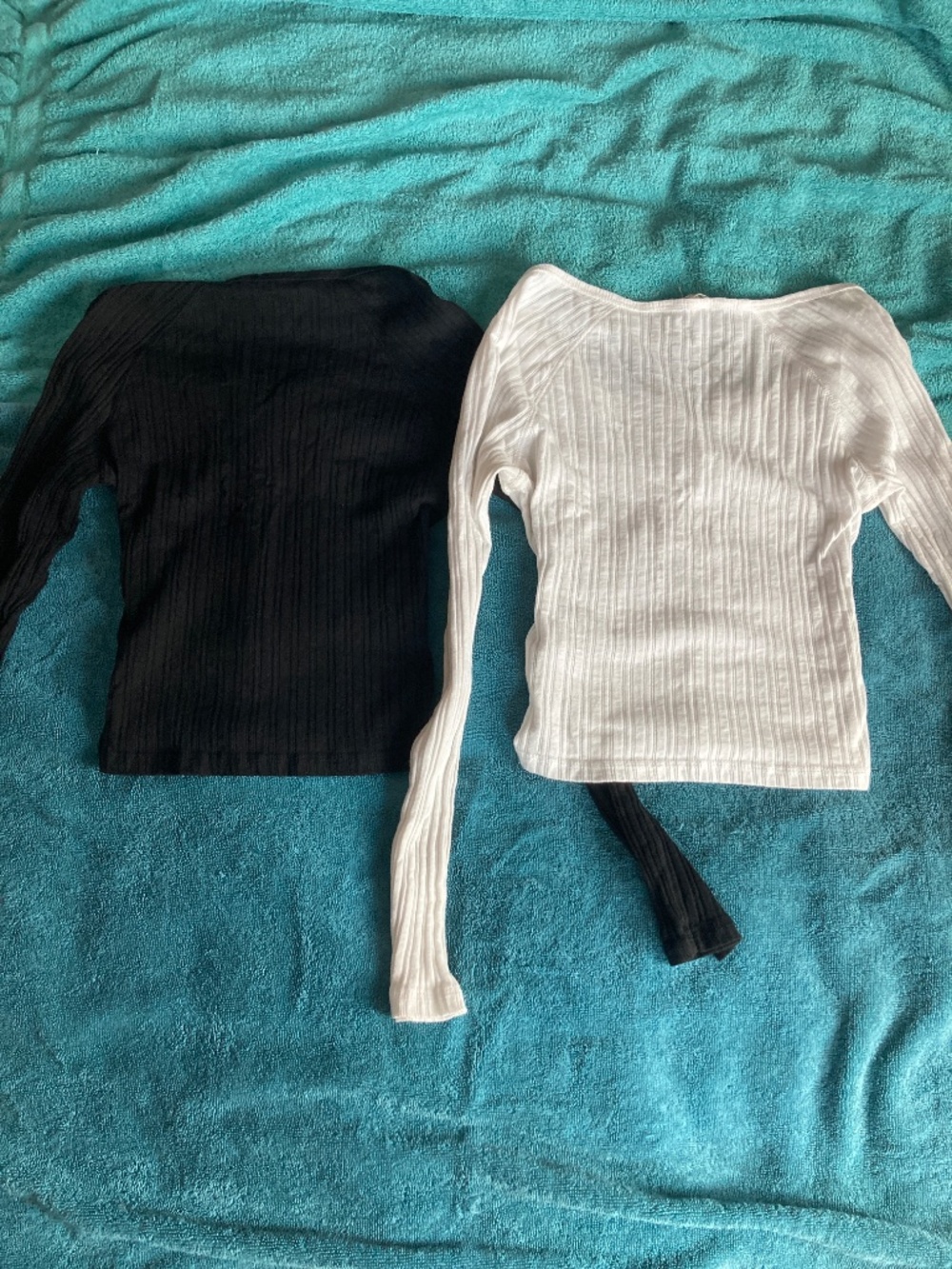 Pair of Vintage Aeropostale Long Sleeves - Picture 2 of 6